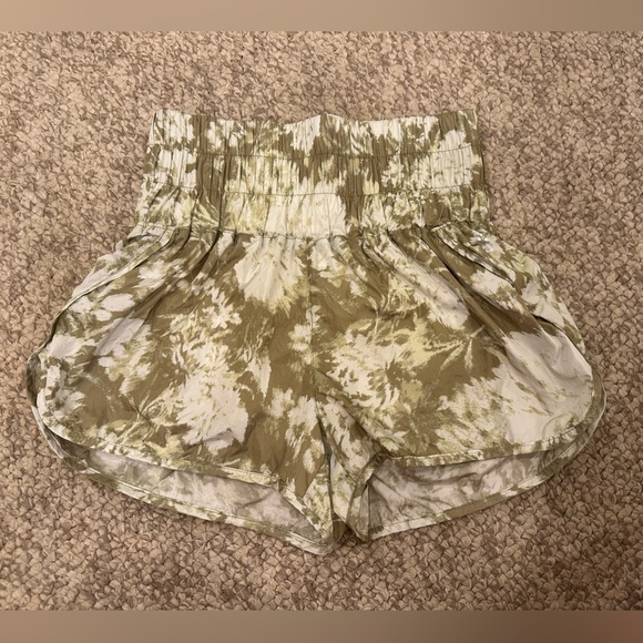 NWOT Free People Movement The Way Home Printed Shorts / Green Combo size small - Picture 4 of 6